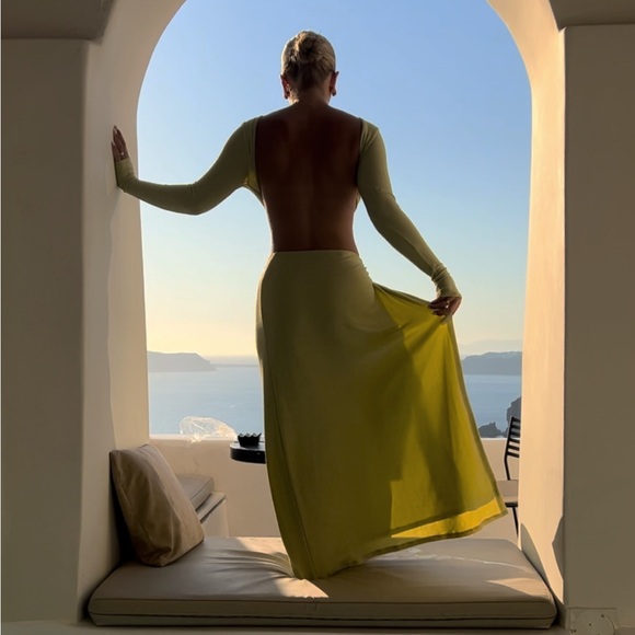 SOLD OUT ONLINE 💚✨ MESHKI CHRISTINA DRESS - Picture 2 of 5